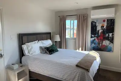 Image de Clean and comfortable suite in mid Sf peninsula! Private and well located.