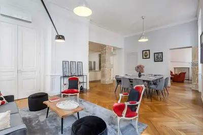 Image de Charlie - Appartement meublé 260m² - Centre ville