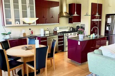 Image de Alley-By Loft: Smack Dab in the Middle of Ashland! Steps from Theaters & Lithia