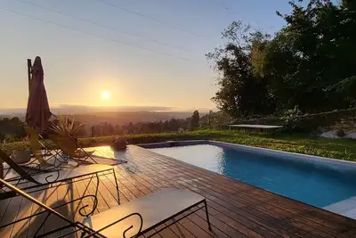 Image de Villa avec piscine et vue dans la nature immédiate Lyonnaise