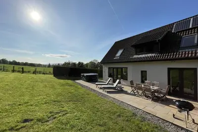 Image de Oakwoods House with Hot Tub