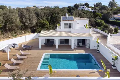 Image de Casa Felicidade, villa de luxe près du centre avec piscine privée et court de tennis