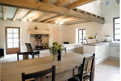 Image de Charming Farmhouse, ideal for two families to share.