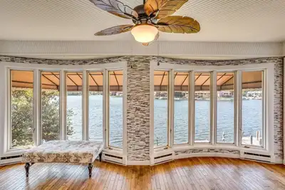 Image de 5Bedrooms\n7Beds:\n3Full Baths\n2Full Kitchens \nAsk about our additional apartment