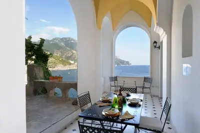 Villa Sophia with private access to the sea