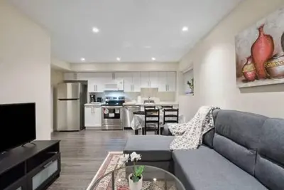 Image de Charming 2bd Basement Suite, Surrey!