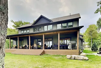 Image de 7th Heaven | Spacious New Build on Golf Course + Lake Views!
