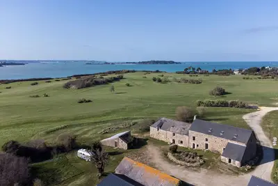 Image de Gîte atypique et convivial à deux pas de la baie de Lancieux et du Golf (Gaea)