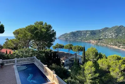 Image de Großzügige Villa am Meer am Meer mit Traumblick