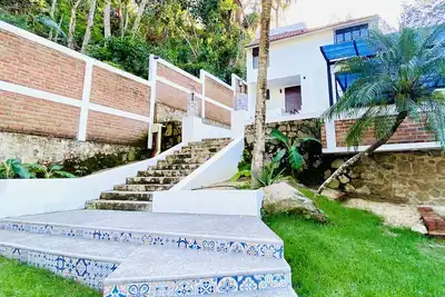 Image de Enchanting 5 bedroom Hillside Jungle Villa & Pool Walking Distance to the Beach