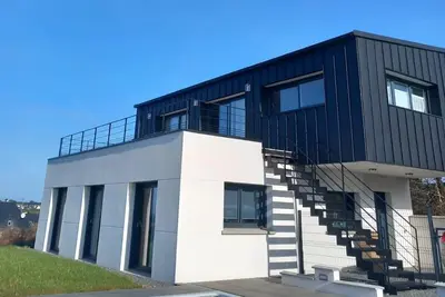 Image de maison 8 personnes avec piscine chauffée à Pléneuf Val André