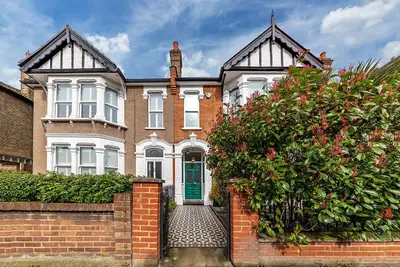 Image de Gorgeous 4 bed/3 bath family home, green/quiet East London, 20 mins to downtown