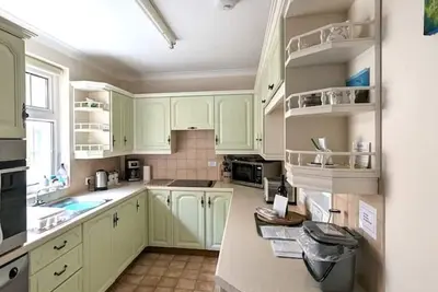 Image de Upside down house with stunning riverside garden in beautiful coastal Solva