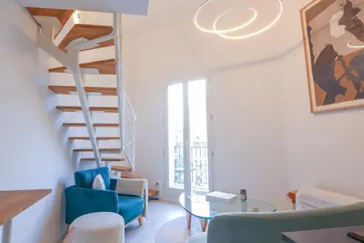 Image de T3 Proche Gare, Clim et Balcon en Centre-Ville Cannes - Benakey