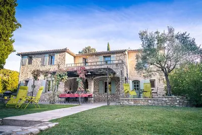 Image de Grande villa provençale dans une pripriété de 4 hectares bordé dune rivière