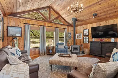 Image de Frio Riverfront Home with Bunk House!