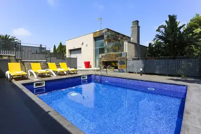 Image de Villa con Wifi Ascensor Para Personas Minusvalidas y Piscina