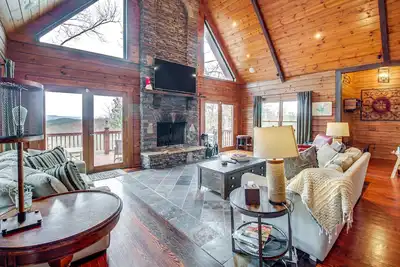 Image de North Georgia Log Home w/ Long Range Views
