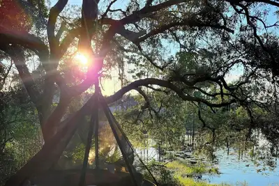 Image de Enjoy unlimited lake views, tranquility and coffee for your sunrise