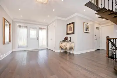 Image de Cozy Luxury house in Center of North York