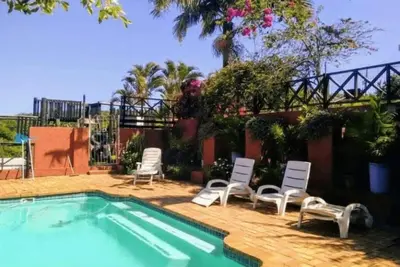 Image de 9 Sleeper Family Chalet, 7 minutes to Palm Beach with swimming pool & games room