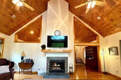 Image de Large Family Cabin Escape in North Ga Mountains on Private Pond