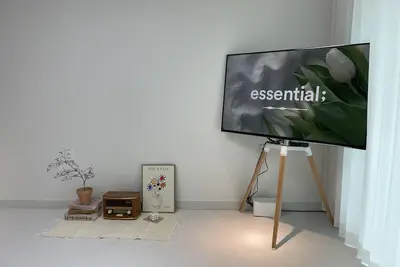 Image de Family-sized condo in bustling district where modernity and tradition coexist!