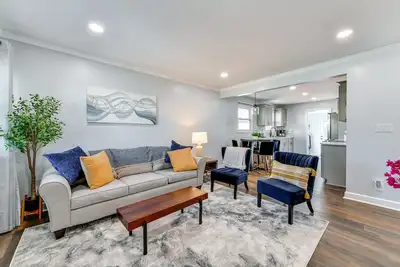 Image de Newly Updated Home ~ 3 Mi to Downtown Charlotte!