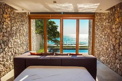 Royal Villa with Oceanfront Pool - Tolani Resort Kui Buri\n