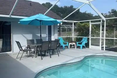 Image de Rare & Amazing 3 bdrm 2 bath apt with pool gives you a home away from home feel.