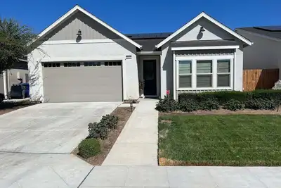 Image de Cozy Clean 3 Bedroom 2 Bath Home