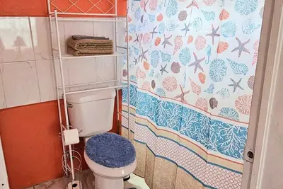 Image de Unwind at this peaceful, centrally located, 2 bed/2 bath tropical oasis.