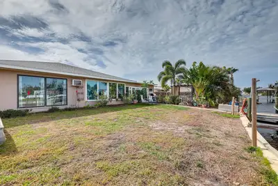 Image de Private Hot Tub & Dock: Canal-Front Ruskin Home