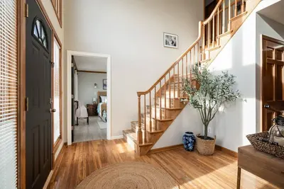 Image de \"Corporate Elegance: Luxe Home in Grand Rapids (no basement)\"