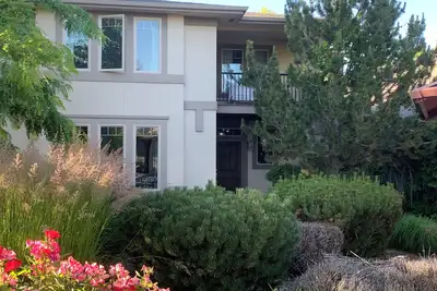 Image de Modern, king beds, pools, parks, pet Ok, 5 mins toYMCA, Store and top golf