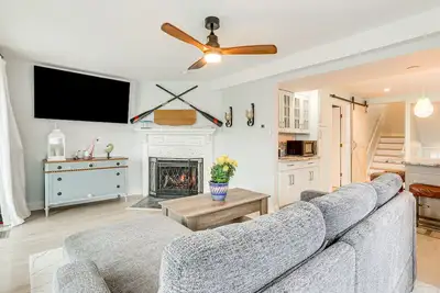 Image de Bright Milford Beach House w/ Outdoor Shower