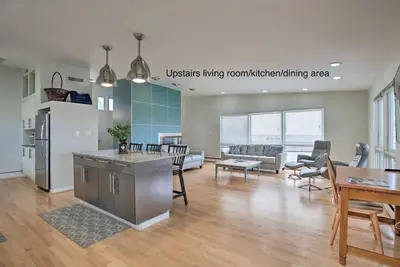 Image de Spacious Beach House with Lake Views, Near National Park, Commute to Chicago