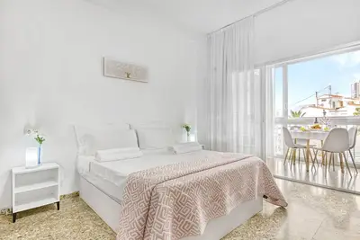 Image de Studio 'Benidorm Beach M and G' avec balcon, Wi-Fi et climatisation