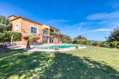 Image de Maison de vacances 'Villa F5 Jardin, Piscine' avec piscine privée, terrasse privée et Wi-Fi