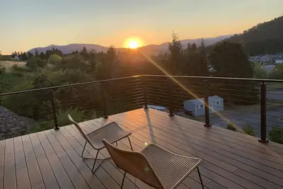 Image de Get Away to White Salmon; Hot Tub, Pickle-Ball, Basketball, Fitness Room & More!