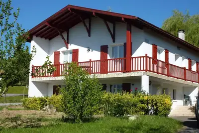 Image de Appartement 'Maison Artzain Etchea' avec terrasse privée, jardin privé et Wi-Fi