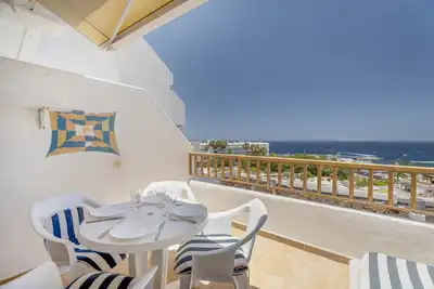 Image de Appartement de vacances 'Appartamento Los Geranios 504' avec vue sur la mer, piscine et Wi-Fi