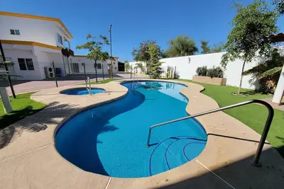 Image de \"Luxury Retreat with Exceptional Amenities and Private Parking\"