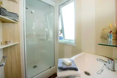 Image de Mobil-home | Comfort | 3 Ch. | 6 pers. | Terrasse surélevée | A/C