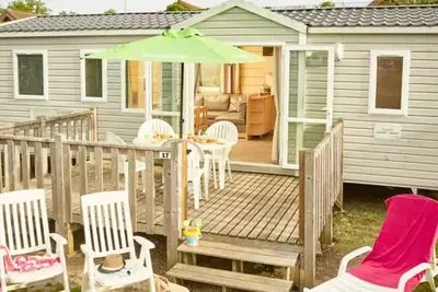 Image de Mobil-home | Classic | 3 Ch. | 6/8 pers. | Terrasse surélevée