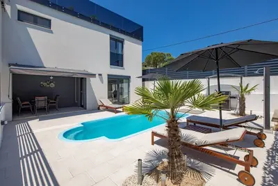 Image de Modern Holiday House Jadranka With Pool, Pinezići, Croatia