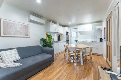 Image de Central Castlemaine studio on steam train line