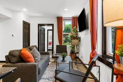 Image de Charming 2br home in Philadelphia, great location, and plenty of parking!