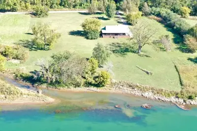 Image de Hell Creek Cabin on the White River