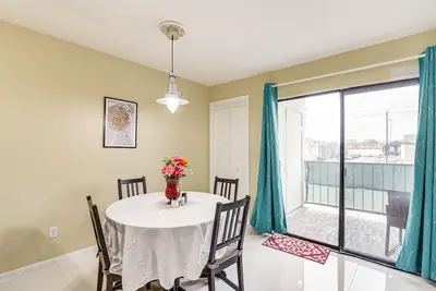 Image de Houston Condo w/ Pool Access ~ 1 Mi to Nrg Stadium
